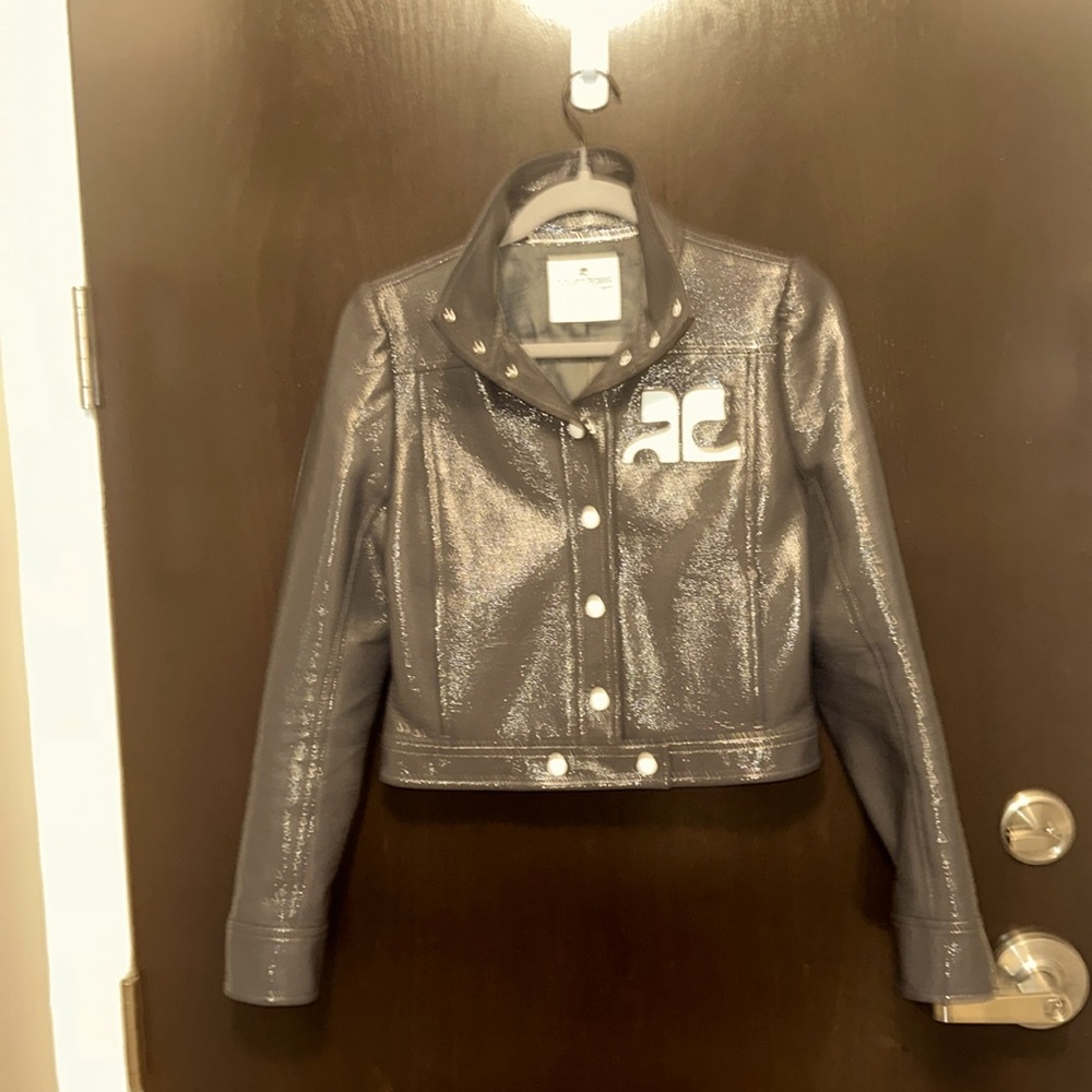 ICONIC COURREGE NWOT GUNMETAL GRAY CLASSIC VINYL JACKET